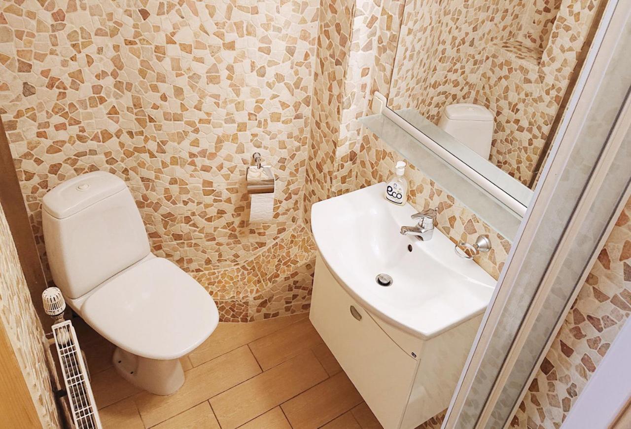 Riga City Center Quiet Apartment With Free Private Parking Exterior foto