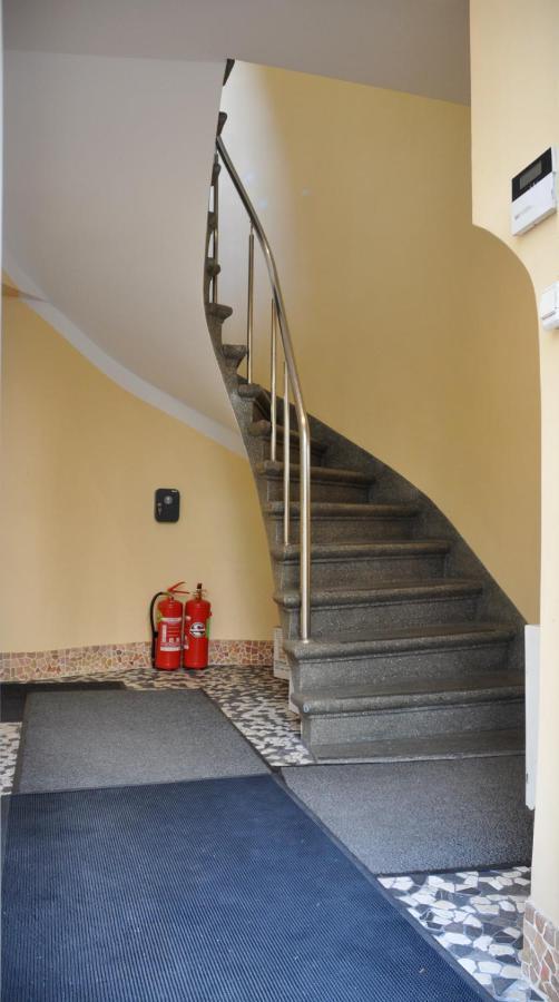 Riga City Center Quiet Apartment With Free Private Parking Exterior foto